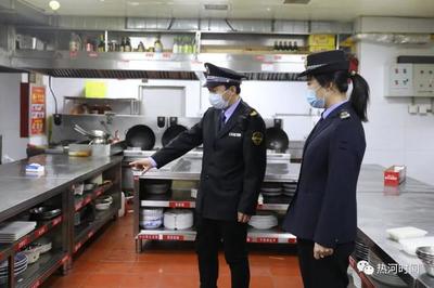 雙橋區(qū)市場(chǎng)監(jiān)督管理局嚴(yán)把關(guān)、強(qiáng)監(jiān)管，推動(dòng)餐飲單位有序開放堂食